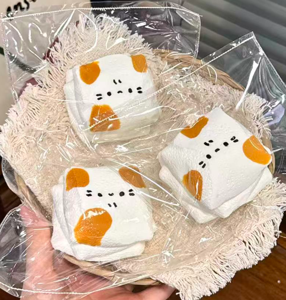 💖猫 低反発 クリーム スクイーズ 約180g PVC包装