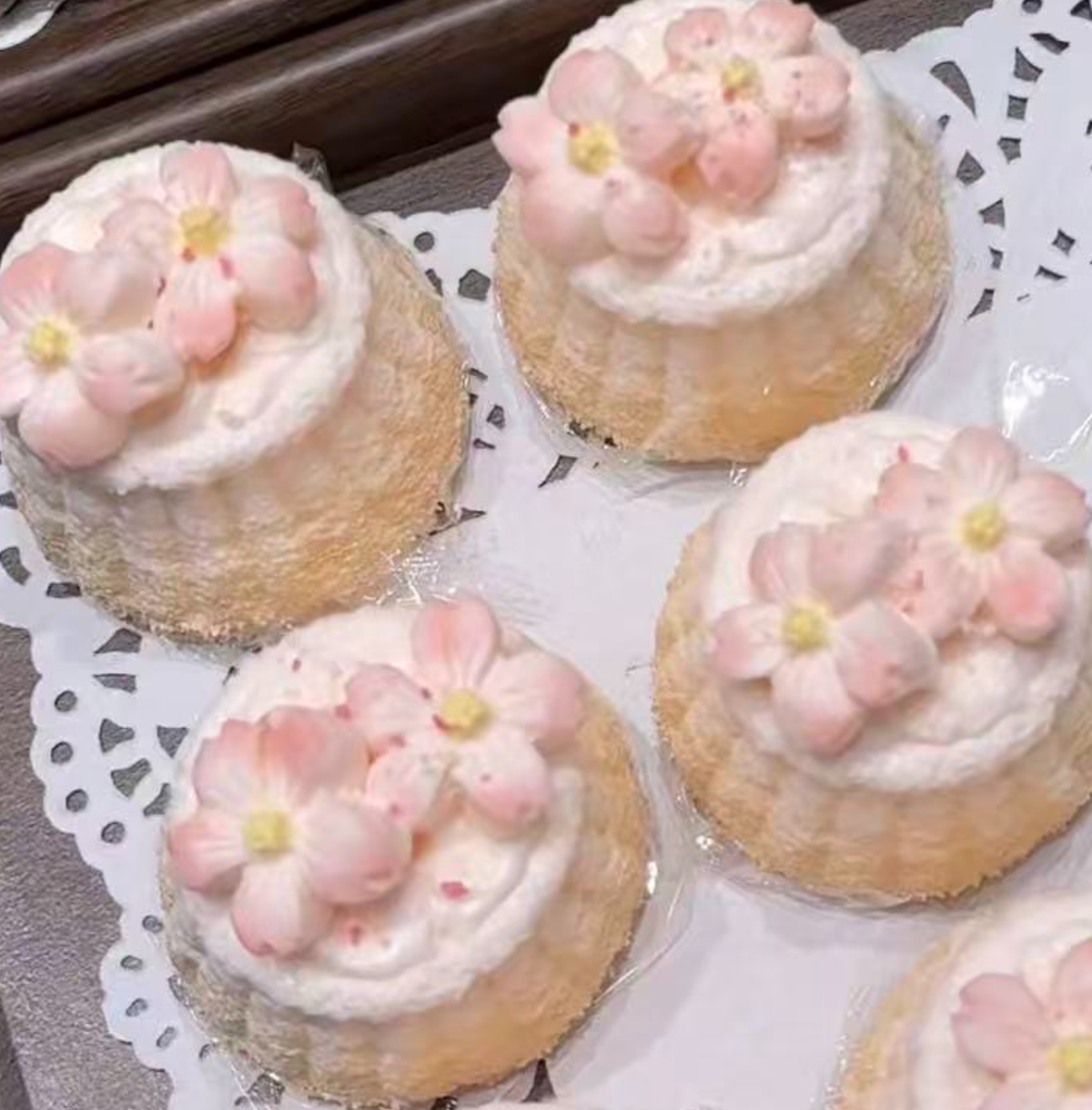 💖 P 桜 系 低反発 クリーム スクイーズ 約120g PVC包装