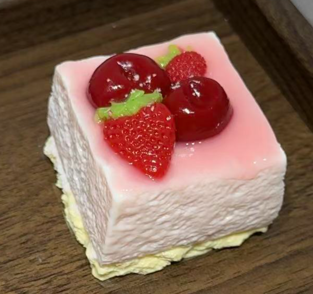💖 P いちご 系 低反発 クリーム スクイーズ 約150g PVC包装