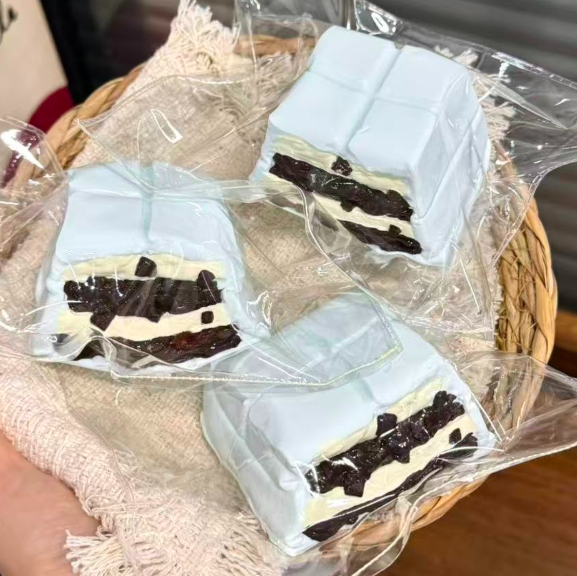 💖 低反発 クリーム スクイーズ 約180g PVC包装