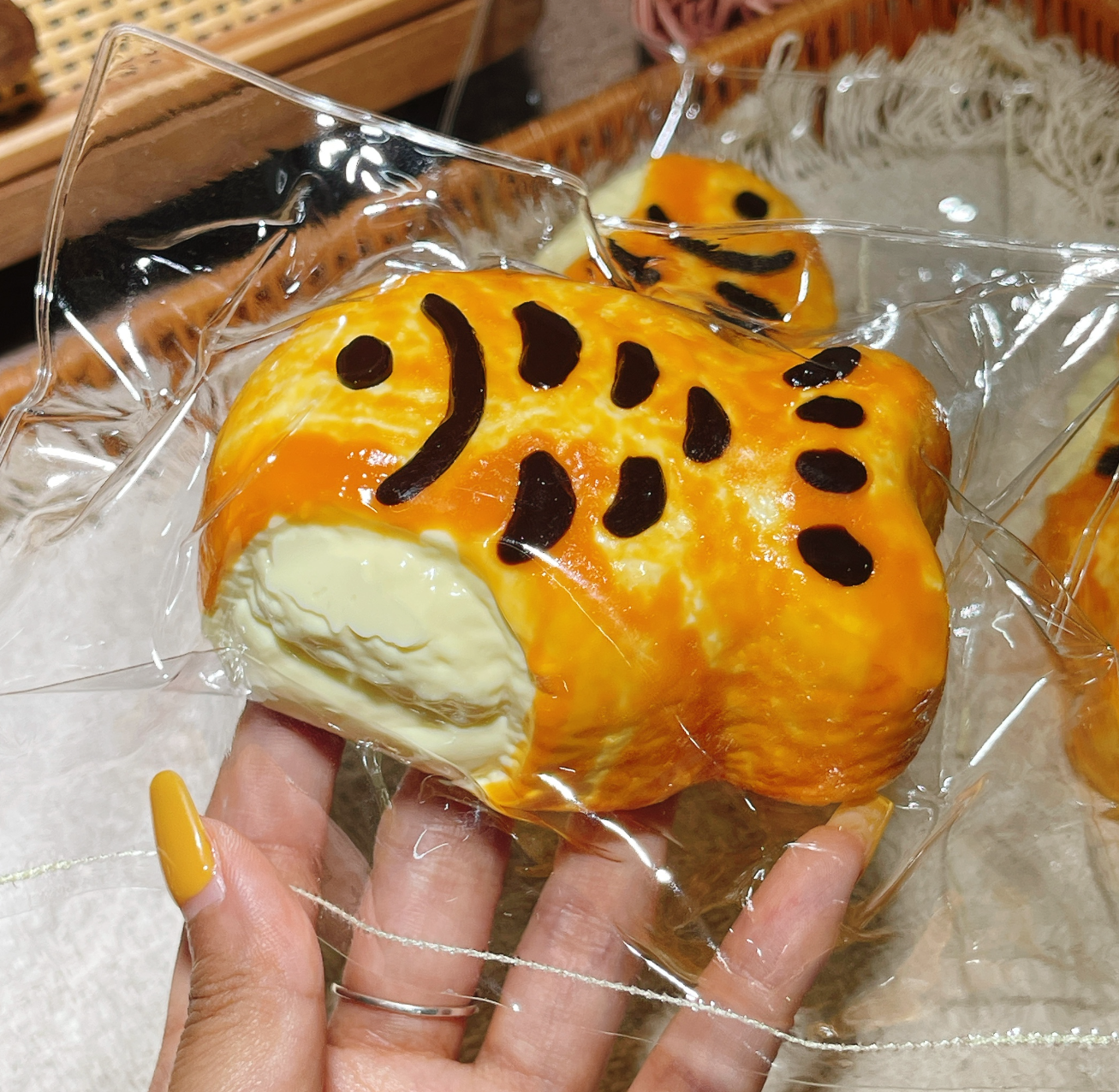 炭焼き系  スクイーズ   約160g PVC包装