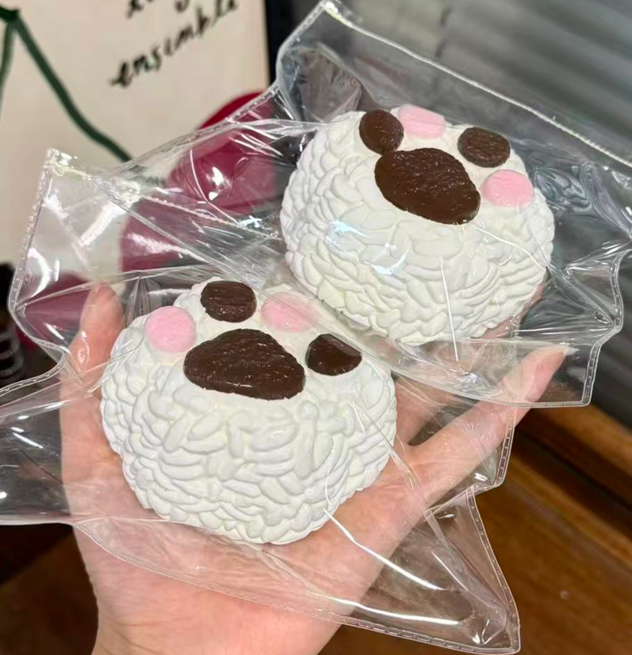 💖猫爪 低反発 クリーム スクイーズ  約180g  PVC包装