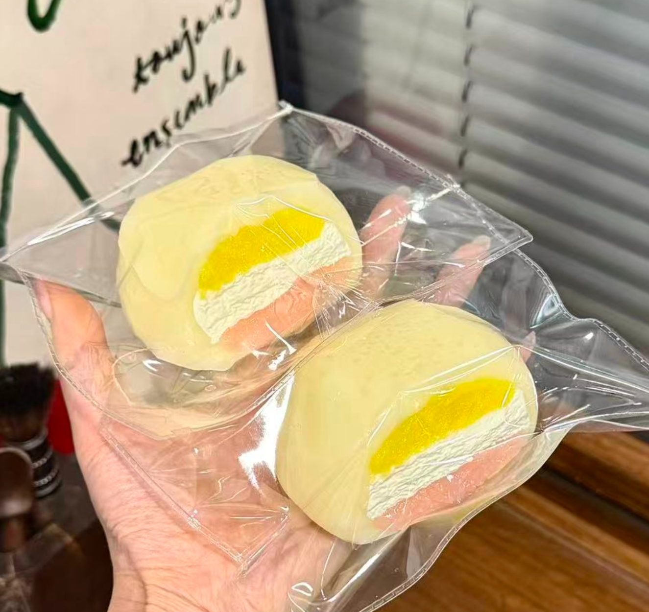 💖低反発 クリーム スクイーズ  約180g  PVC包装
