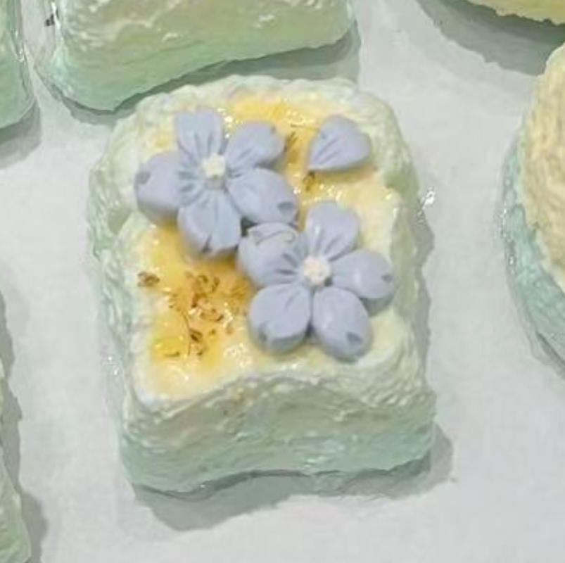 💖 P 青い花系 低反発トースト  クリーム スクイーズ 約140g PVC包装