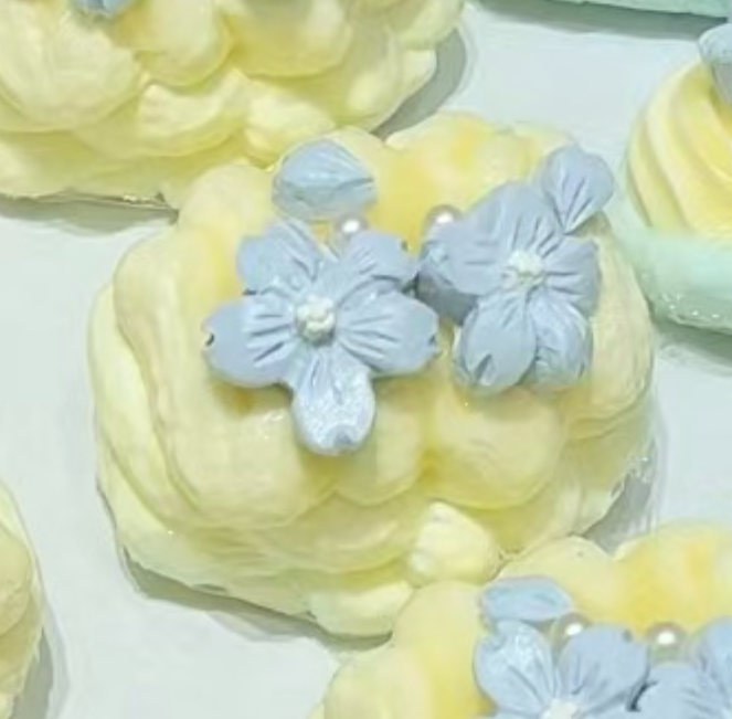 💖 P 青い花系 低反発 クリーム スクイーズ 約140g PVC包装