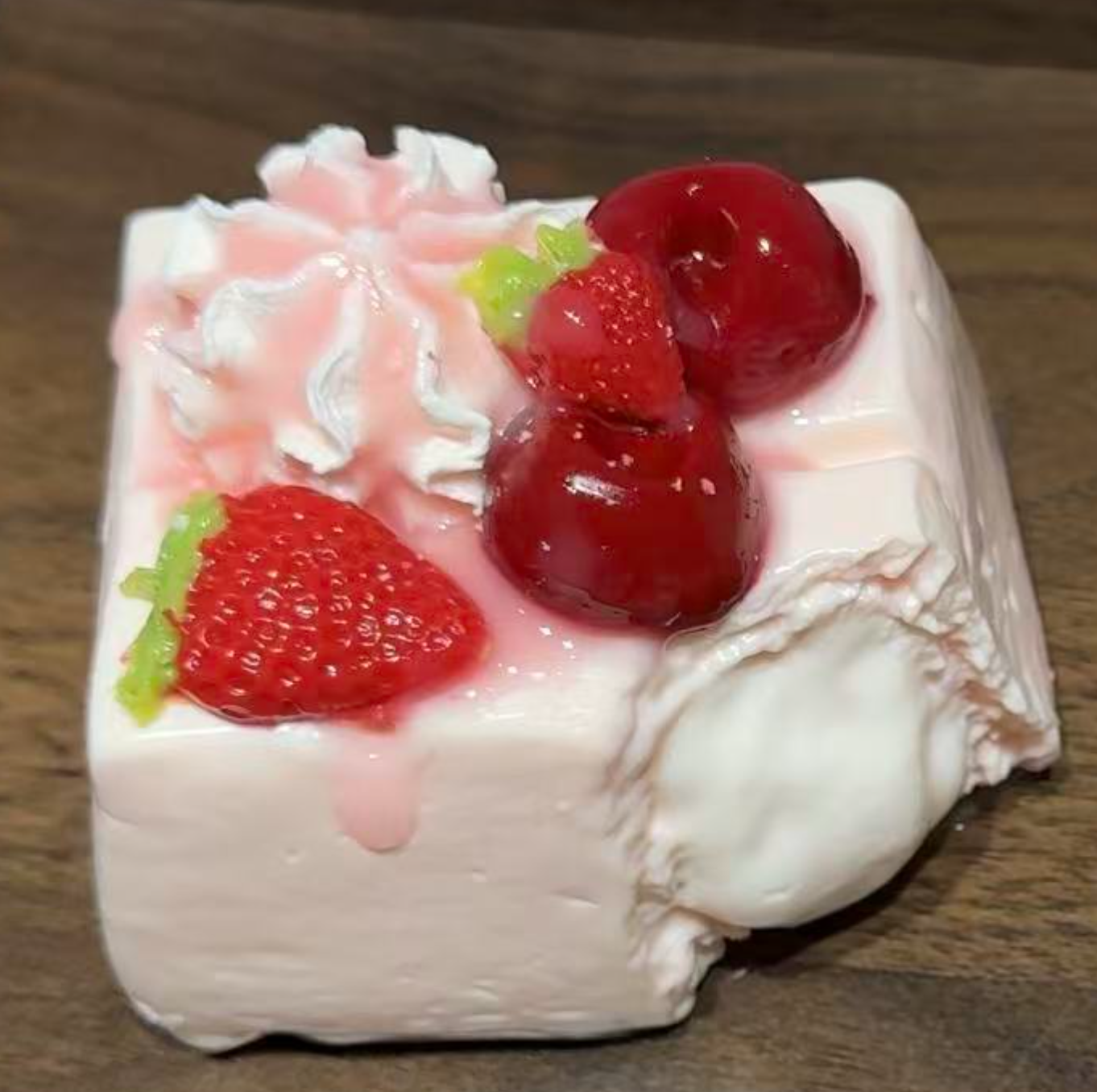 💖 P いちご 系 低反発 クリーム スクイーズ 約220g PVC包装