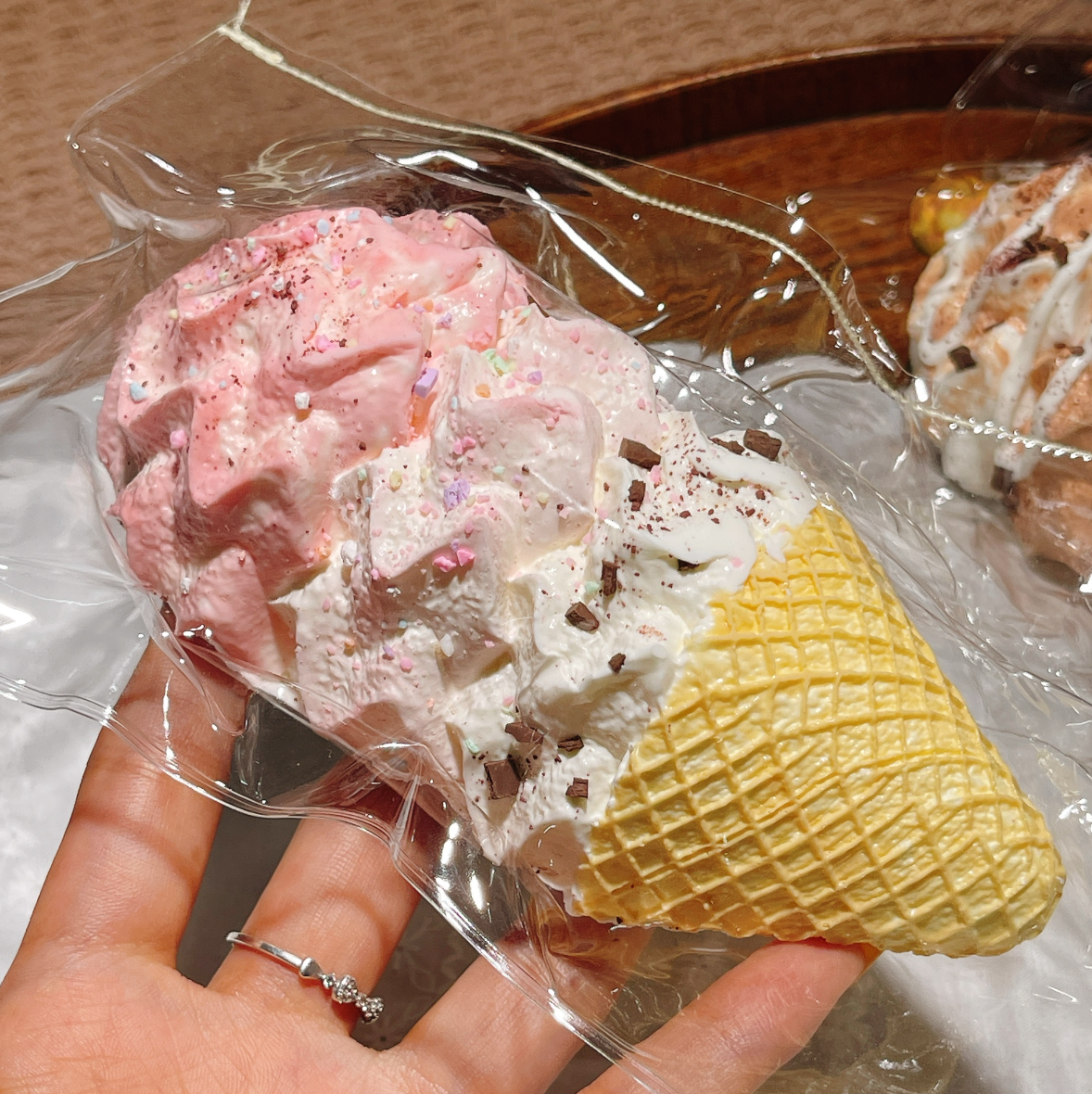 アイスクリーム スクイーズ  約190g  PVC包装